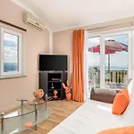 Stunning In With House Sea View Apartman *