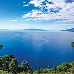 Stunning In With House Sea View 로브란