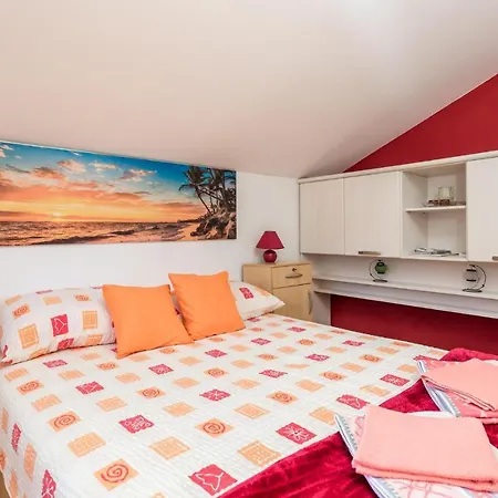 Апартаменты Stunning In With House Sea View